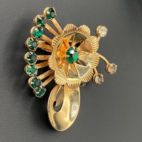 Vintage 1950s Emerald Green Sparkly Starburst Brooch - Picture 2 of 9